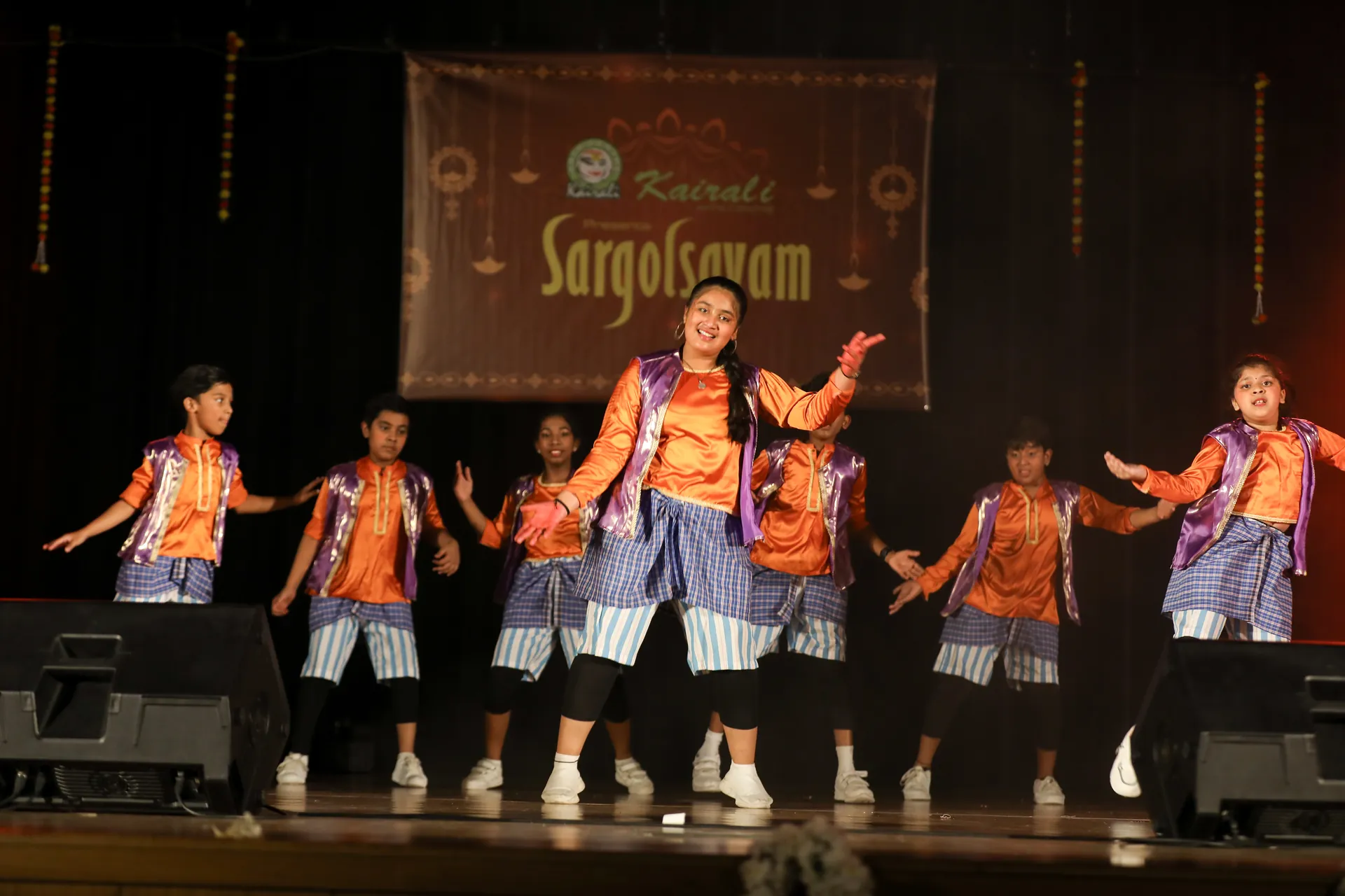 Bollywood Dance Students Perfo...